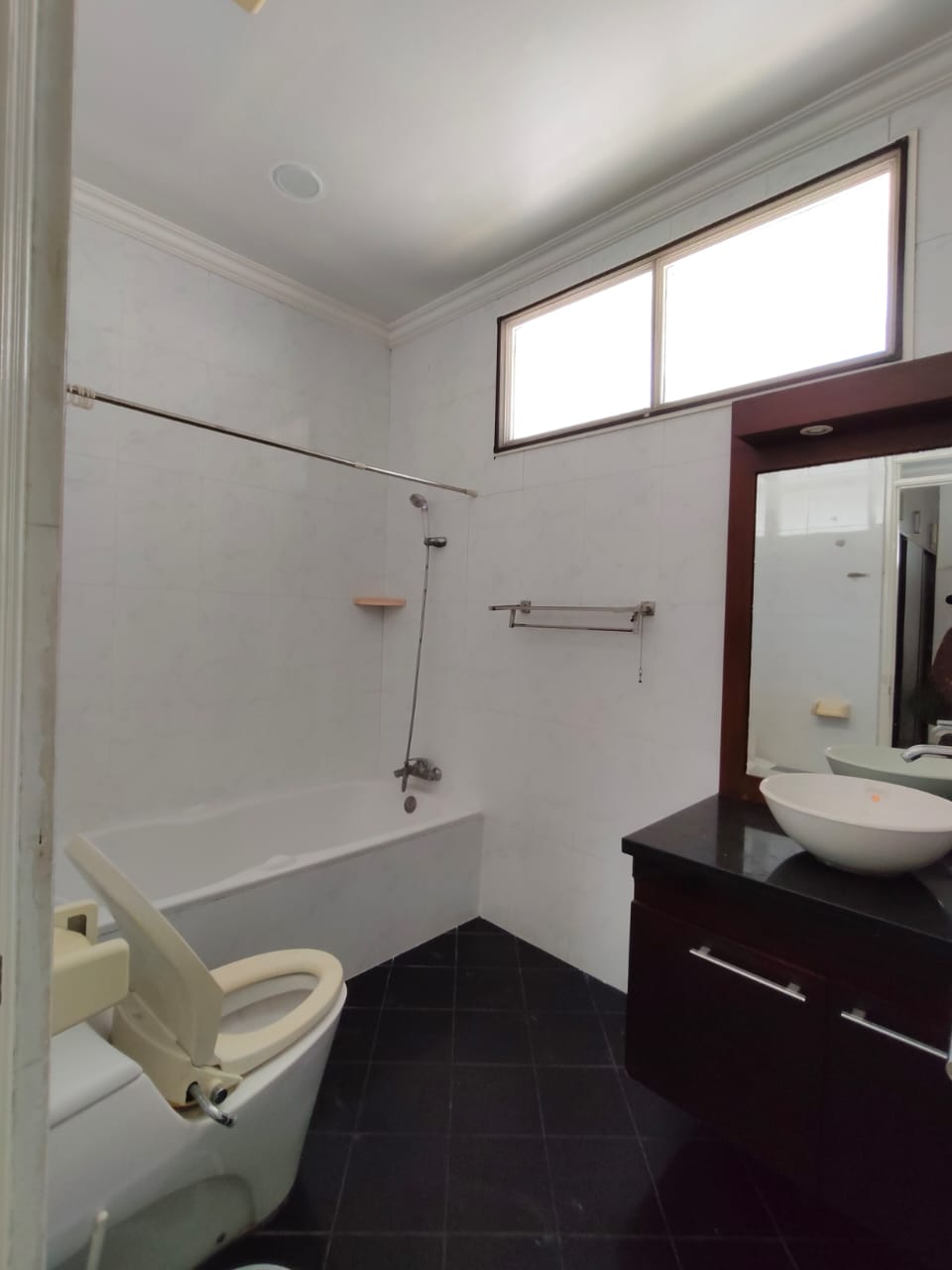 Rumah Disewakan di Cluster Taman Beverly Lippo Cikarang